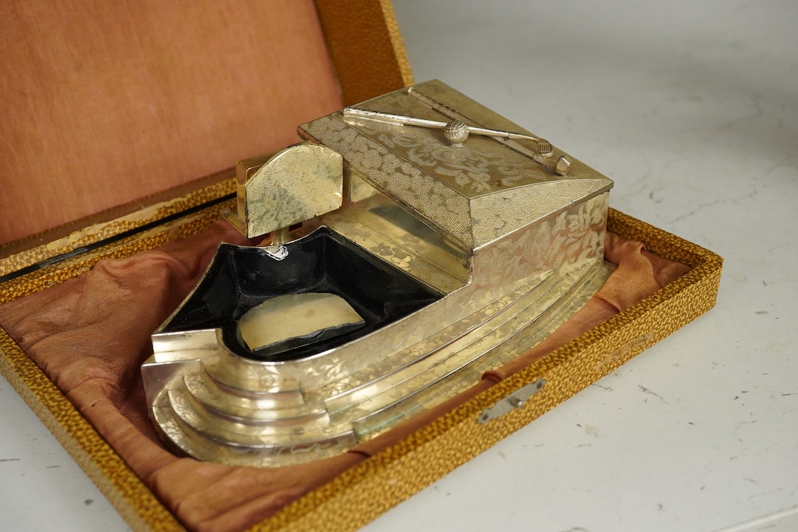 Golfing interest, a cased mid 20th century smokers stand, 17cm wide